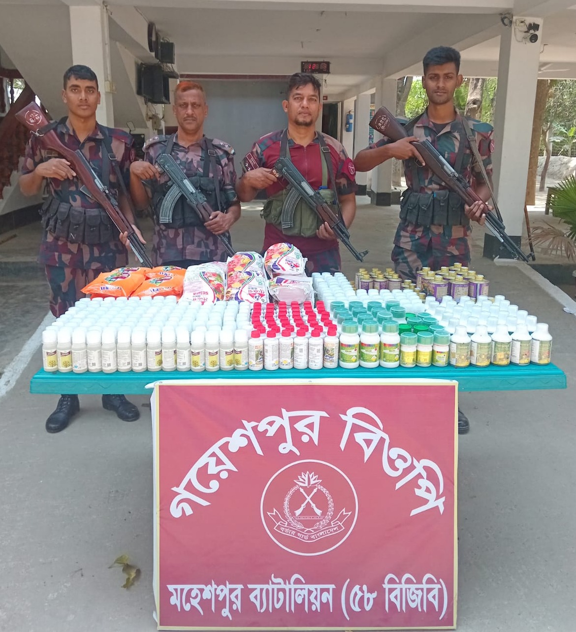মহেশপুর সীমান্তে বিজিবির অভিযানে দুই বাংলাদেশি আটক