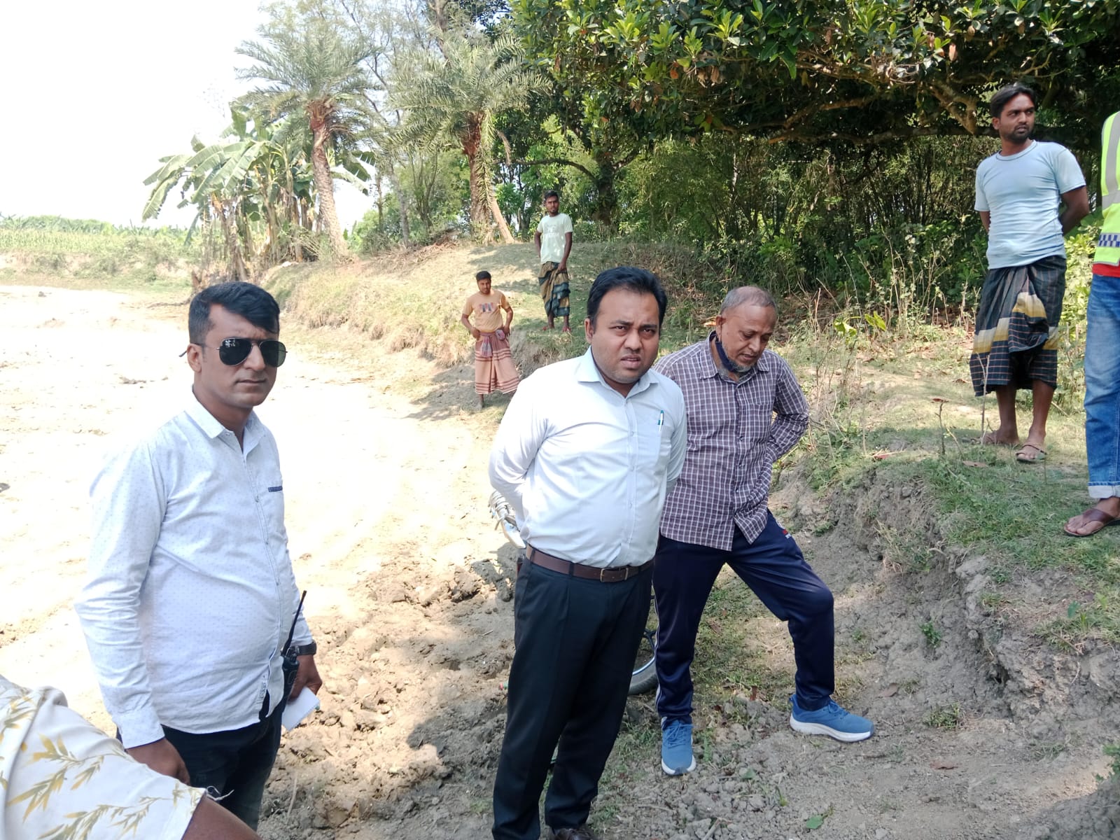 দামুড়হুাদায় অবৈধভাবে মাটি কাটায় ৫০ হাজার টাকা জরিমানা