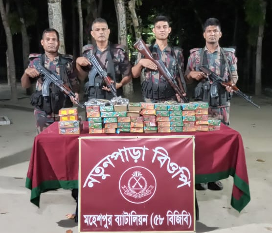 জীবননগর ও মহেশপুর সীমান্তে বিজিবির অভিযানে মাদক উদ্ধার