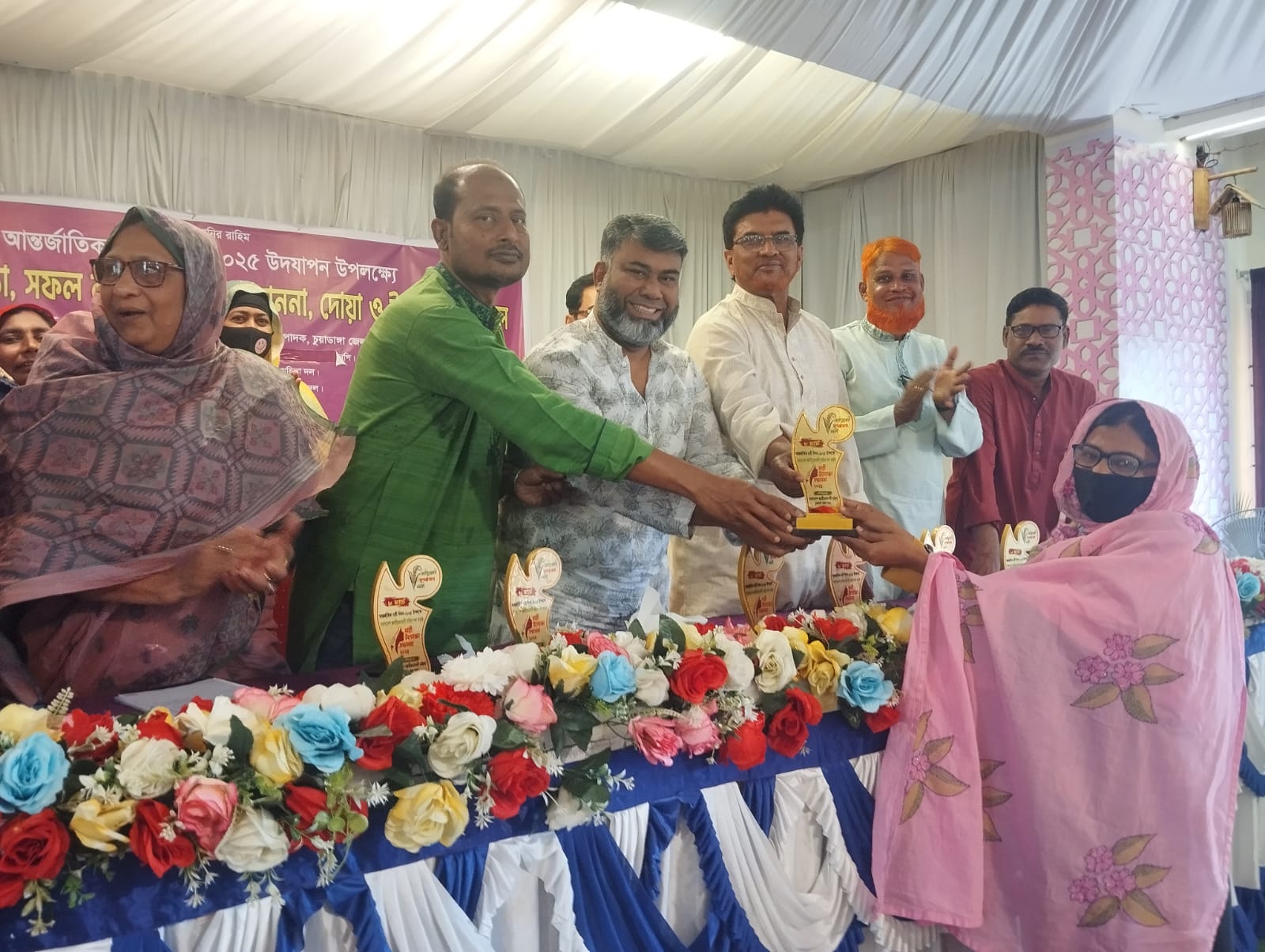চুয়াডাঙ্গায় মহিলা দলের উদ্যোগে সফল নারী উদ্যোক্তাদের সম্মাননা ও ইফতার মাহফিল