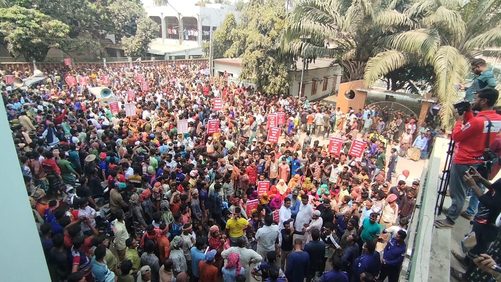৭ দফা দাবিতে চুয়াডাঙ্গায় ইটভাটা মালিক সমিতির বিক্ষোভ মিছিল ও মানববন্ধন