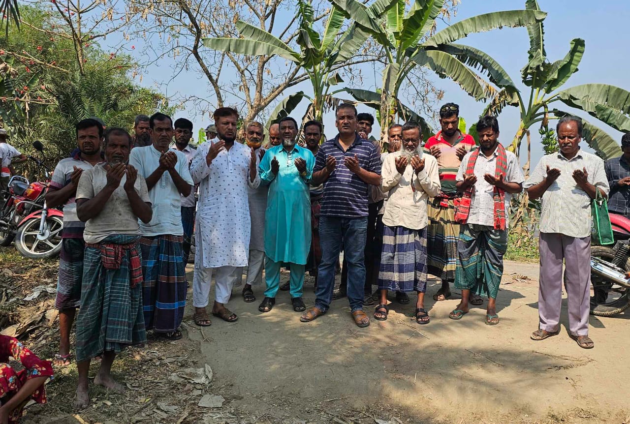 আন্দুলবাড়ীয়ায় রাস্তা পাঁকাকরণ কাজের উদ্বোধন