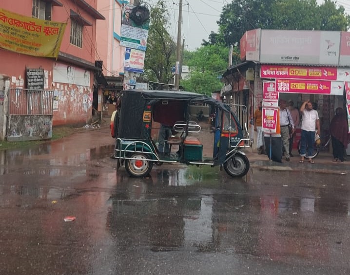 চুয়াডাঙ্গায় ৮ মিলিমিটার বৃষ্টিতে কমল তাপমাত্রা, স্বস্তি পেলেন রোজাদাররা
