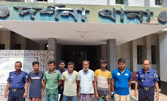 দর্শনায় বিভিন্ন মামলার ৫ আসামি গ্রেপ্তার