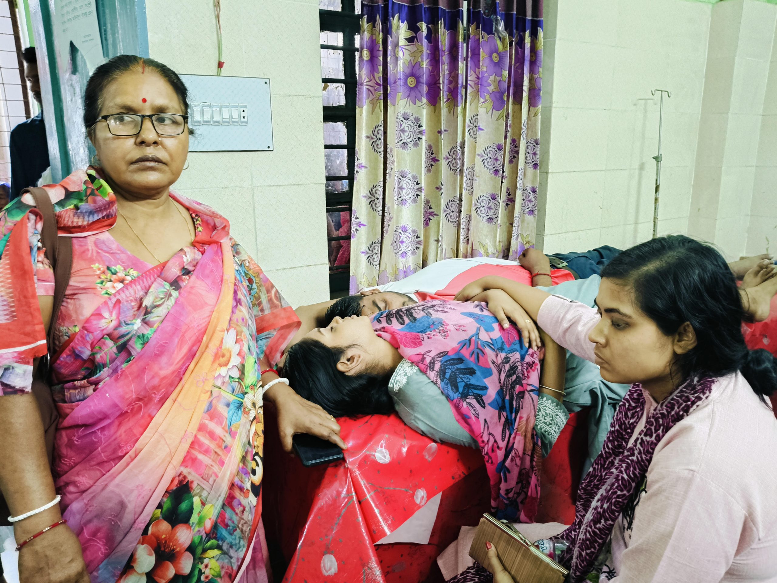 ঝিনাইদহের কালীগঞ্জে অজ্ঞান পার্টির কবলে দুই পরিবার