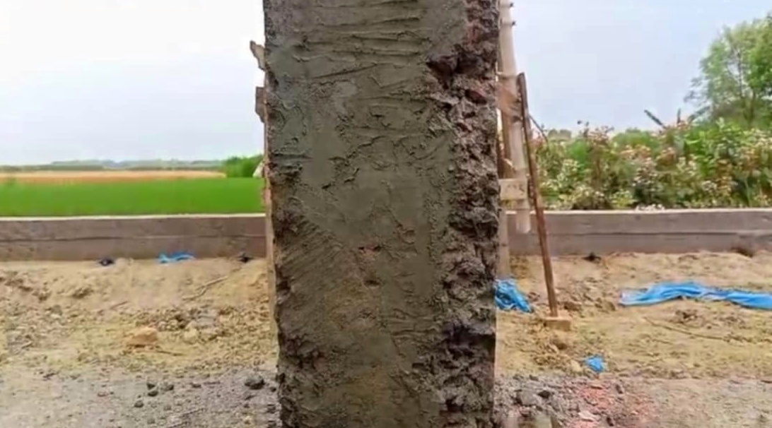 গাংনীতে পায়ের হাল্কা চাপেই ভেঙে যাচ্ছে জনস্বাস্থ্য প্রকৌশলীর নির্মিত ওয়াশ ব্লক