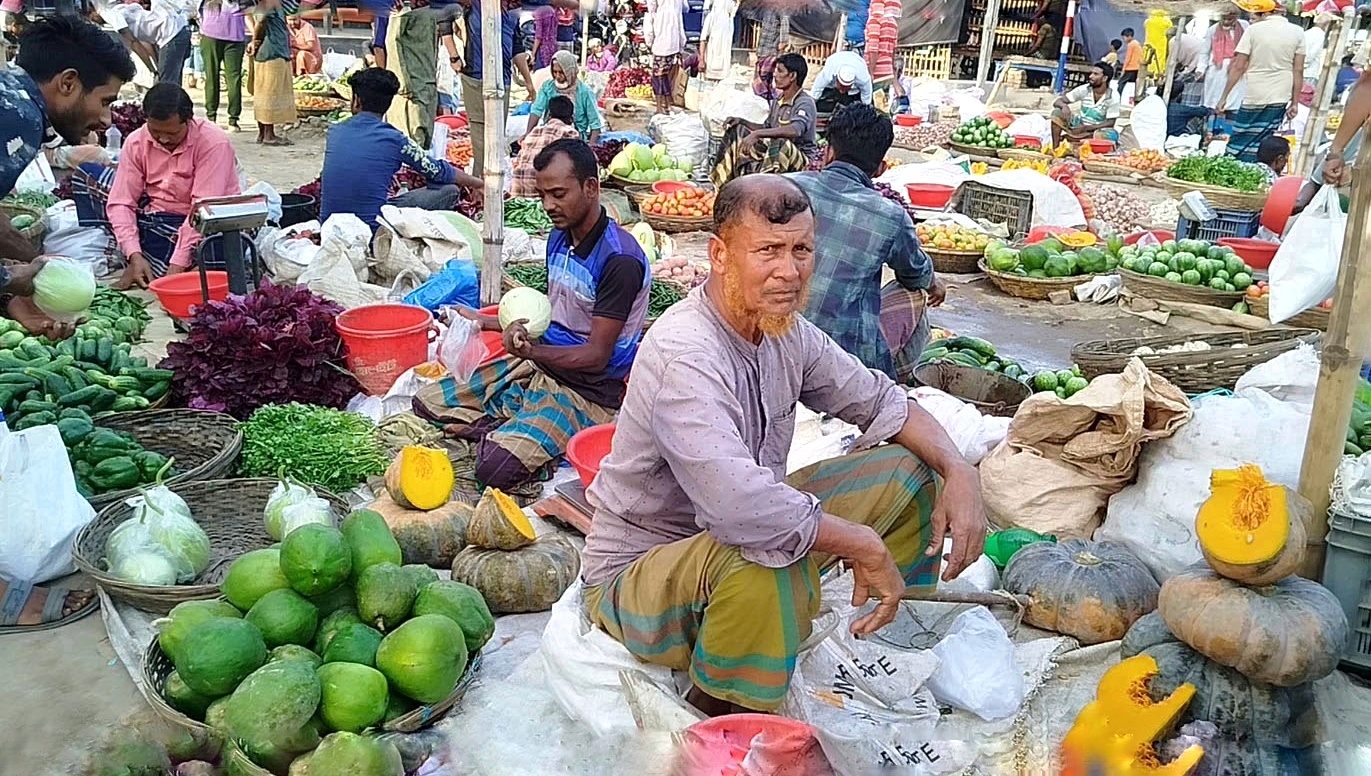 রমজানে মেহেরপুরের বাজারগুলোতে আকাশ ছোঁয়া সবজির দাম