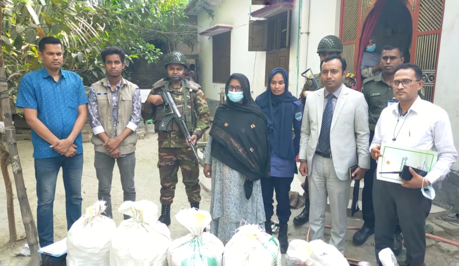 ১১২২ বোতল অ্যালকোহল উদ্ধার, চিকিৎসক আটক