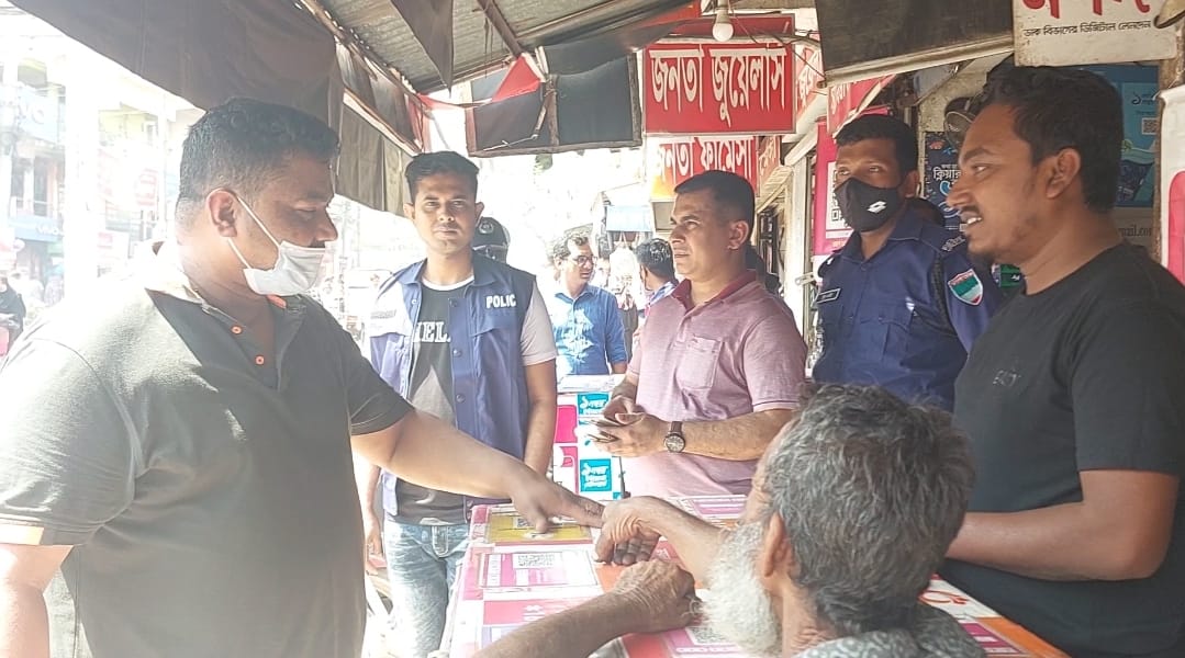 চুয়াডাঙ্গা বড় বাজারে যানজট নিরসনে ট্রাফিক পুলিশের অভিযান