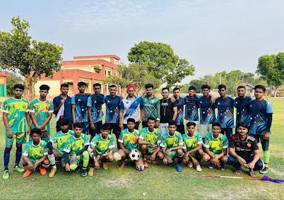 পারকৃষ্ণপুর-মদনার ইউনিয়নের কামারপাড়ায় ঈদ প্রীতি ফুটবল খেলা