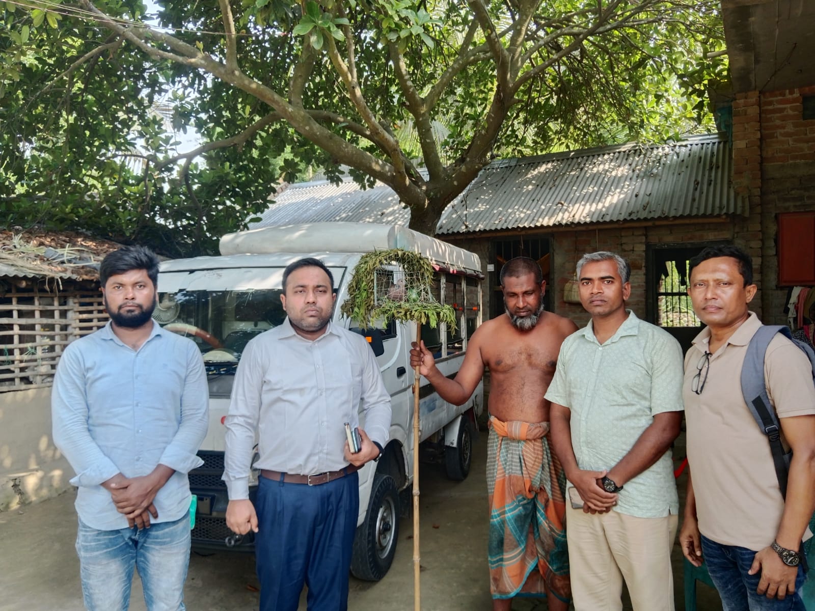 দামুড়হুদায় পাখি শিকারীর ৫ হাজার টাকা জরিমানা