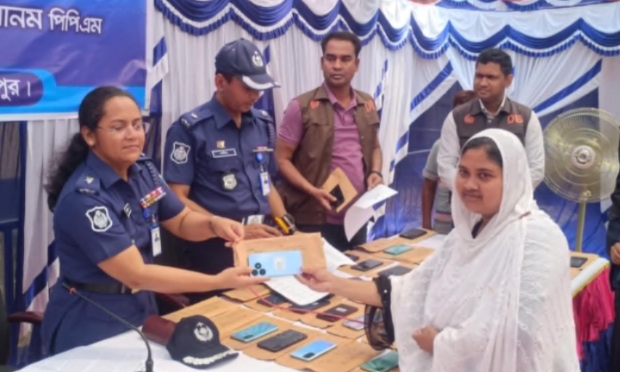 মেহেরপুরে ১০৭টি মোবাইল এবং ৬ লাখ ৭ হাজার টাকা উদ্ধার