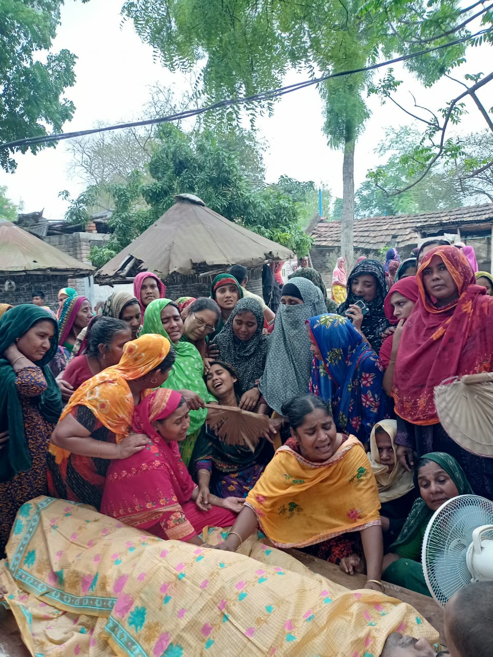 দামুড়হুদার কালিয়াবকরিতে বিদ্যুৎস্পৃষ্টে কাঠমিস্ত্রির মৃত্যু