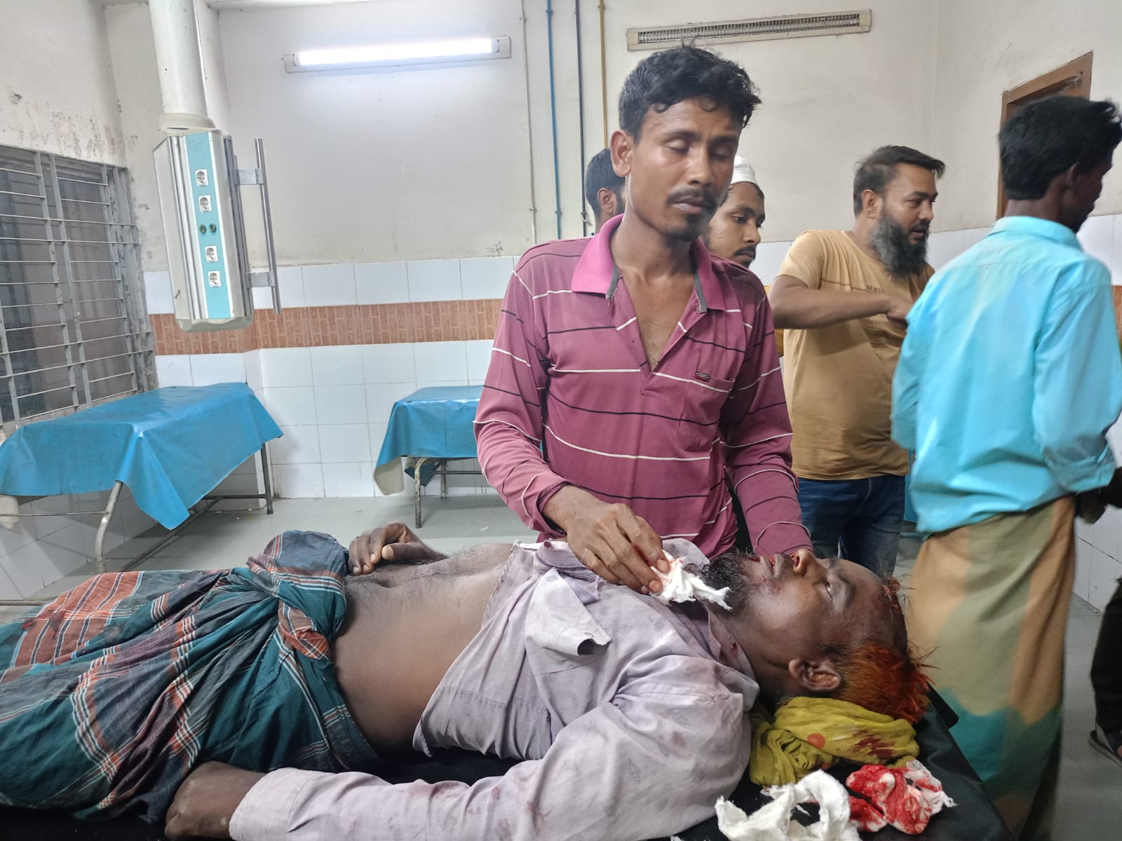 চুয়াডাঙ্গার বড়শলুয়ায় পূর্ব বিরোধের জেরে হামলার শিকার