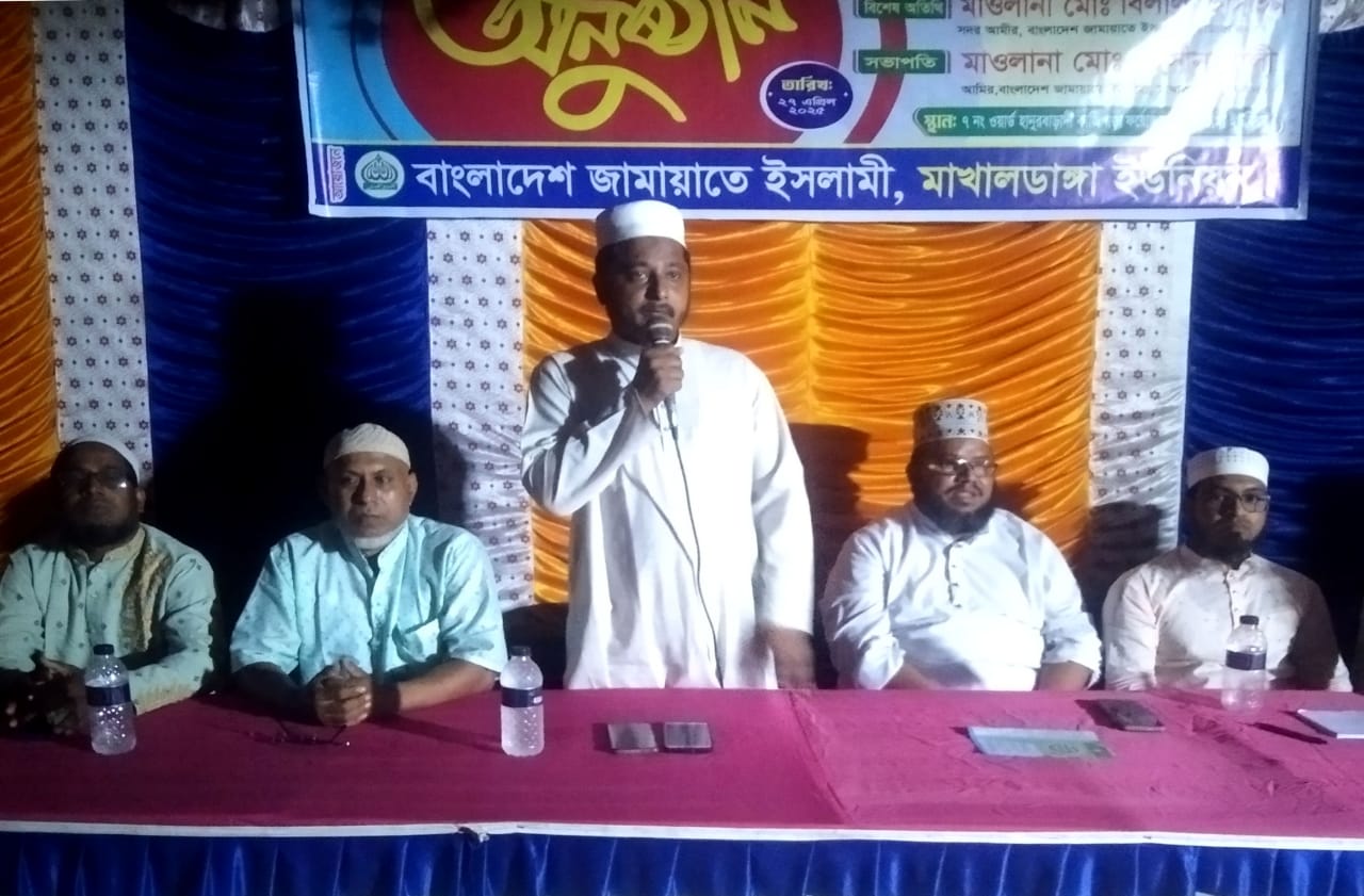 আগুনে পুড়ে নিহত আরিশার পরিবারকে আর্থিক অনুদান প্রদানকালে রুহুল আমিন