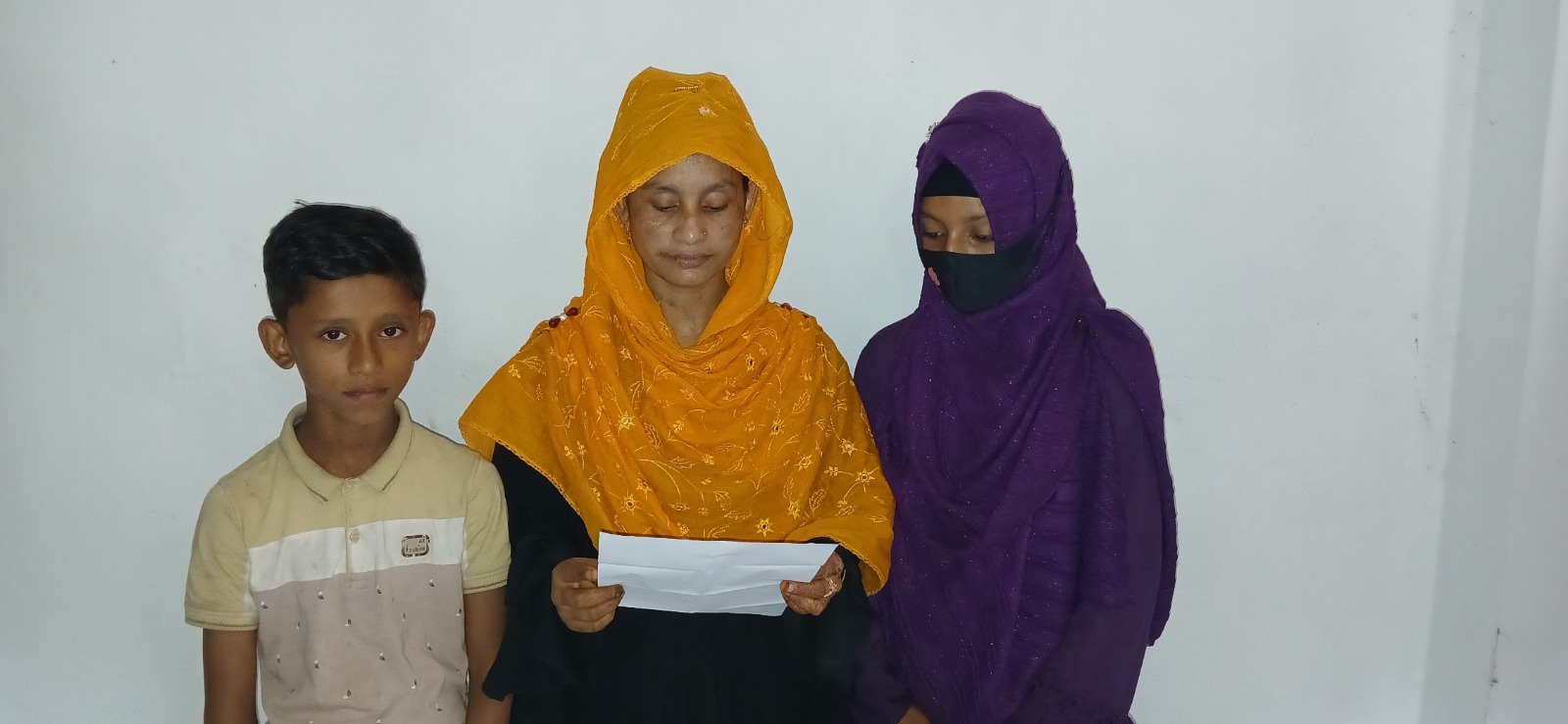 স্বামীর নির্যাতন ও প্রতারণার বিচার চেয়ে সংবাদ সম্মেলন