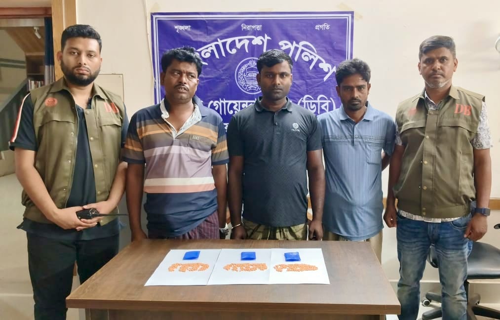 দামুড়হুদায় ৬০০ পিস ইয়াবা ট্যাবলেটসহ আটক ৩