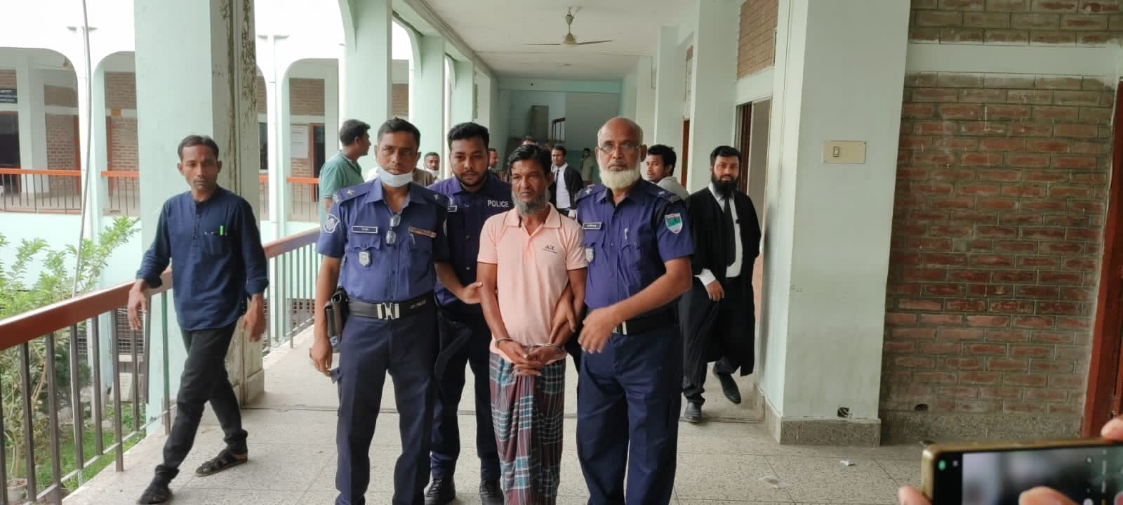 চুয়াডাঙ্গায় মেয়েকে ধর্ষণের দায়ে বাবার মৃত্যুদণ্ড