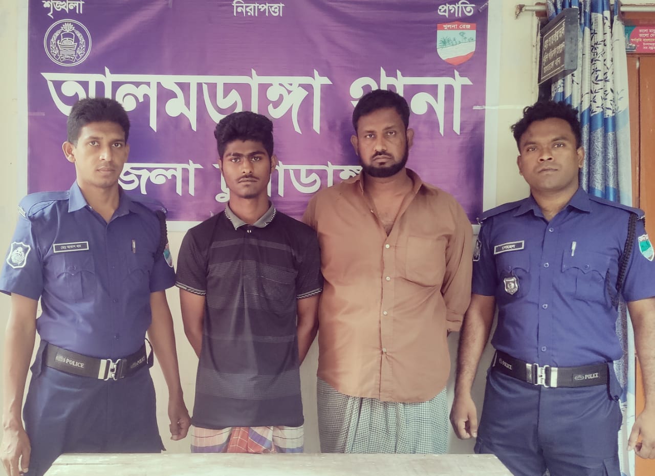 দুই ছিনতাইকারী গ্রেপ্তার, ইজিবাইক উদ্ধার