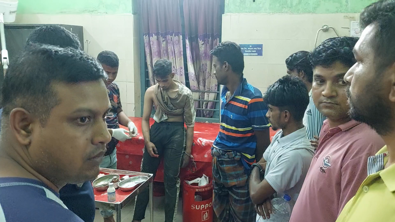 কালীগঞ্জে দুই এসএসসি পরীক্ষার্থীকে ছুরিকাঘাত