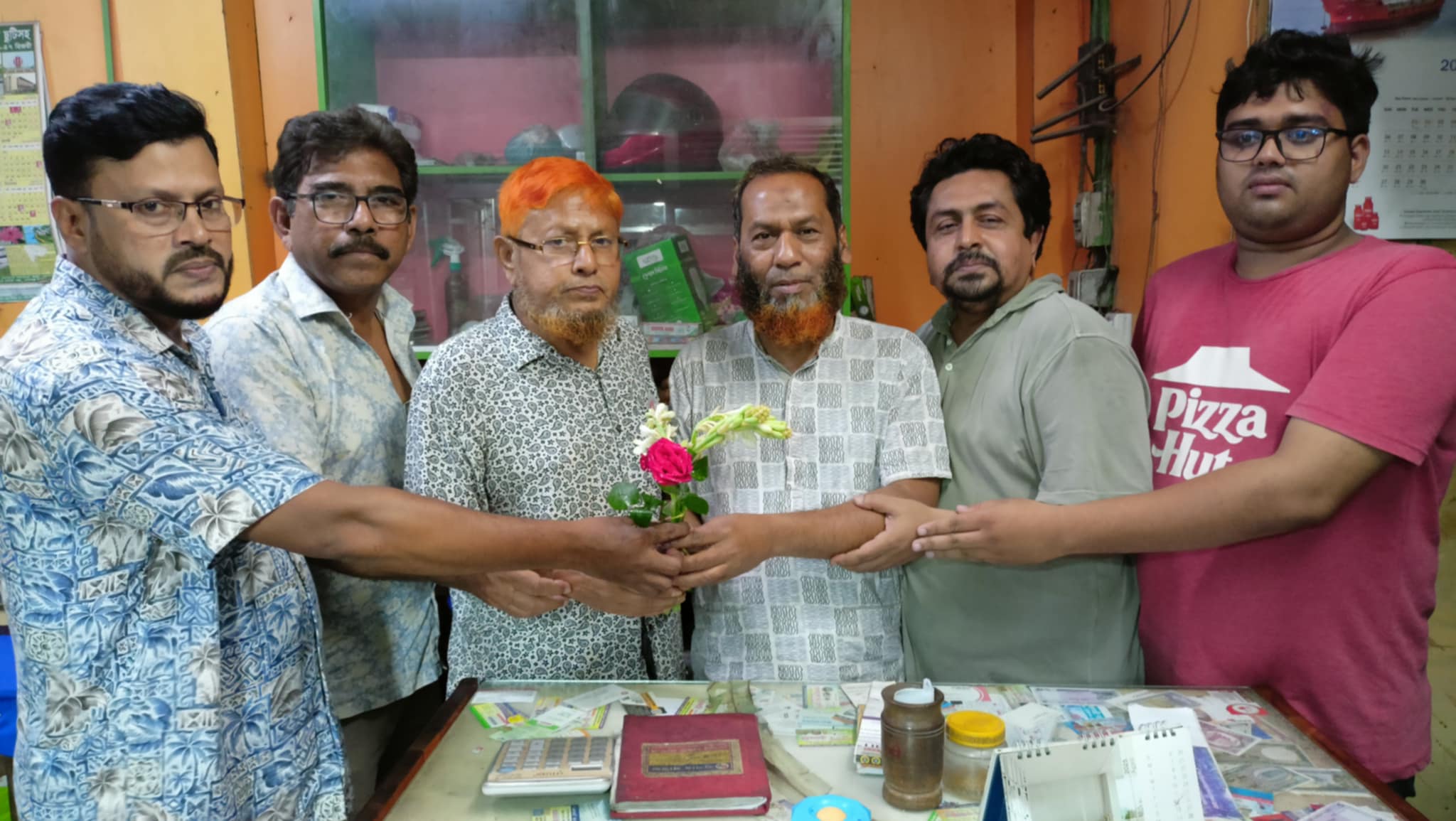 আলমডাঙ্গা প্রেসক্লাবের সাবেক সহসভাপতি আনোয়ারের জন্মদিন উদ্‌যাপন