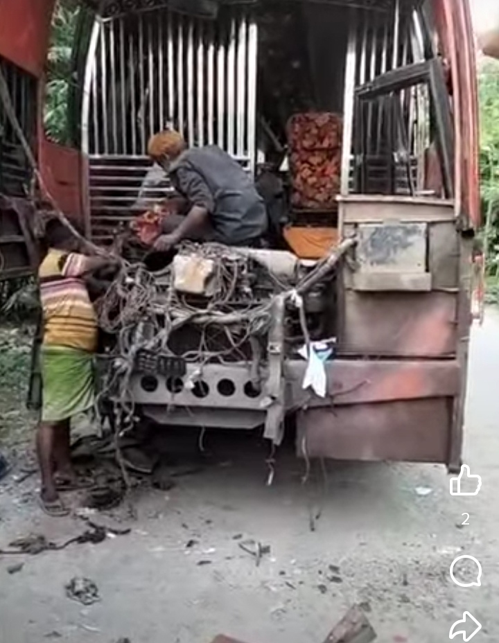 মহেশপুরে বাস দুর্ঘটনায় আহত ৬