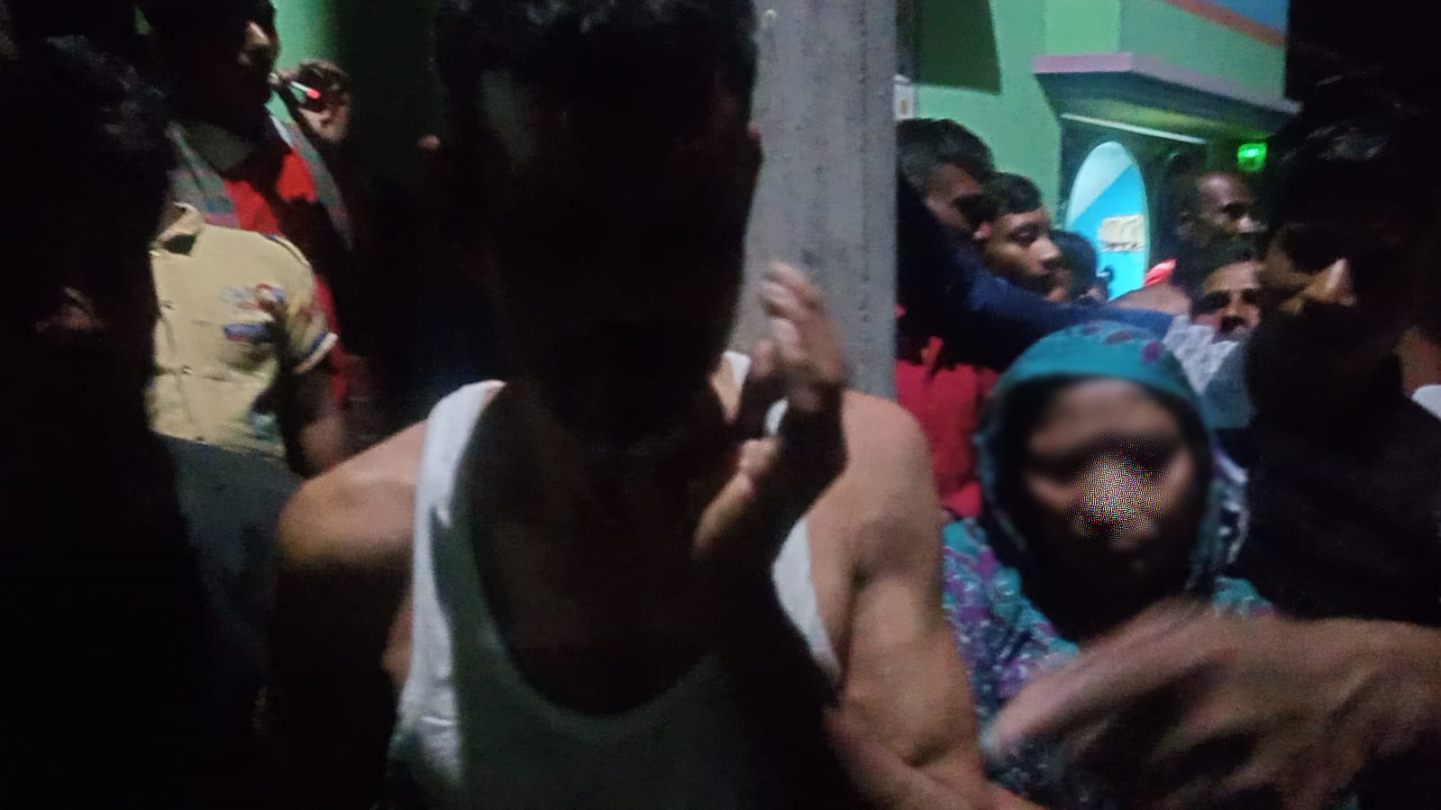 চুয়াডাঙ্গায় অনৈতিক কর্মকাণ্ডের সময় বেয়াই-বেয়ান আটক!
