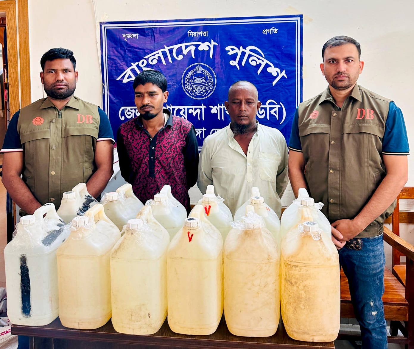 চুয়াডাঙ্গায় ১২০ লিটার বাংলা মদ উদ্ধার