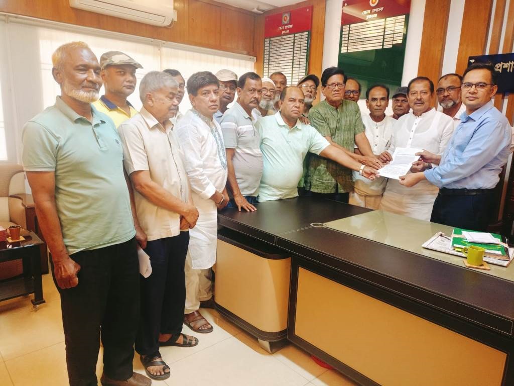 আবুল হোসেন স্মৃতি গ্রন্থাগার ও শ্রীমন্ত টাউন হল পুনরুদ্ধার কমিটির স্মারকলিপি প্রদান