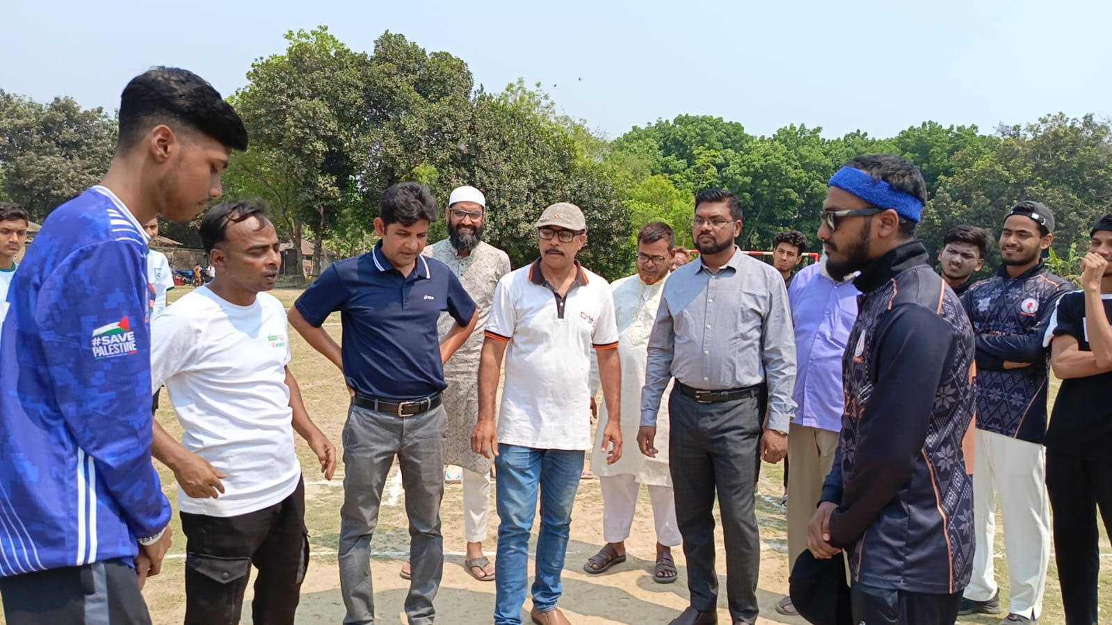 হাটবোয়ালিয়ায় ঈদ পুনর্মিলনী উপলক্ষে ক্রিকেট টুর্নামেন্ট