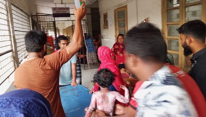 দামুড়হুদায় আগুনে পুড়ে শিশু দগ্ধ; ঢাকায় রেফার্ড
