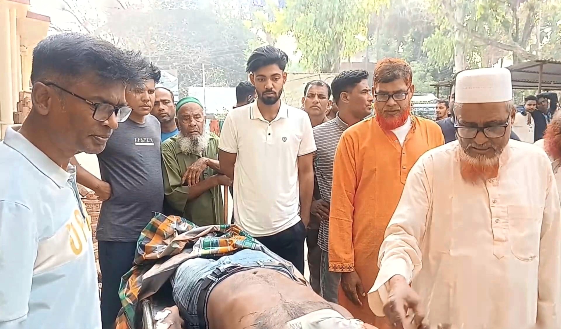 গাংনীতে অবৈধ আলগামন উ’ল্টে চাষির মৃ’ত্যু